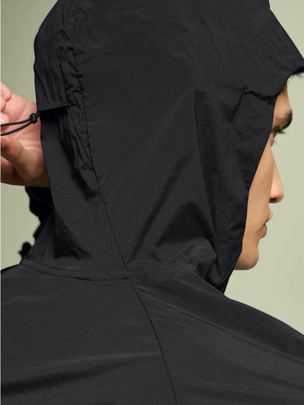 On Running Men’s Black Hooded Windbreaker Jacket - Picture 2 of 2
